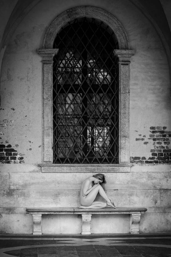photographer zigzag nude modelling photo taken at Venice, Italy with Carla Monaco