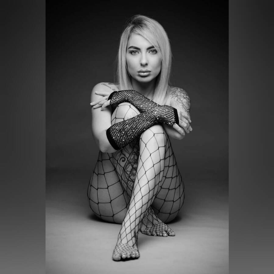 model PaulaLouiseStar lingerie modelling photo taken by @Ralph_Gault