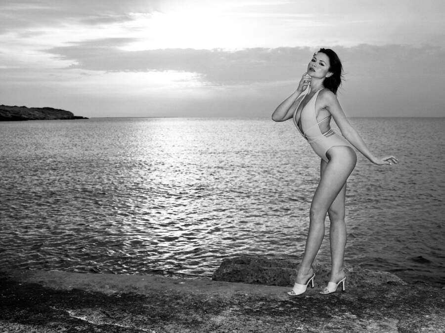 photographer Zeus photoshoot swimwear modelling photo
