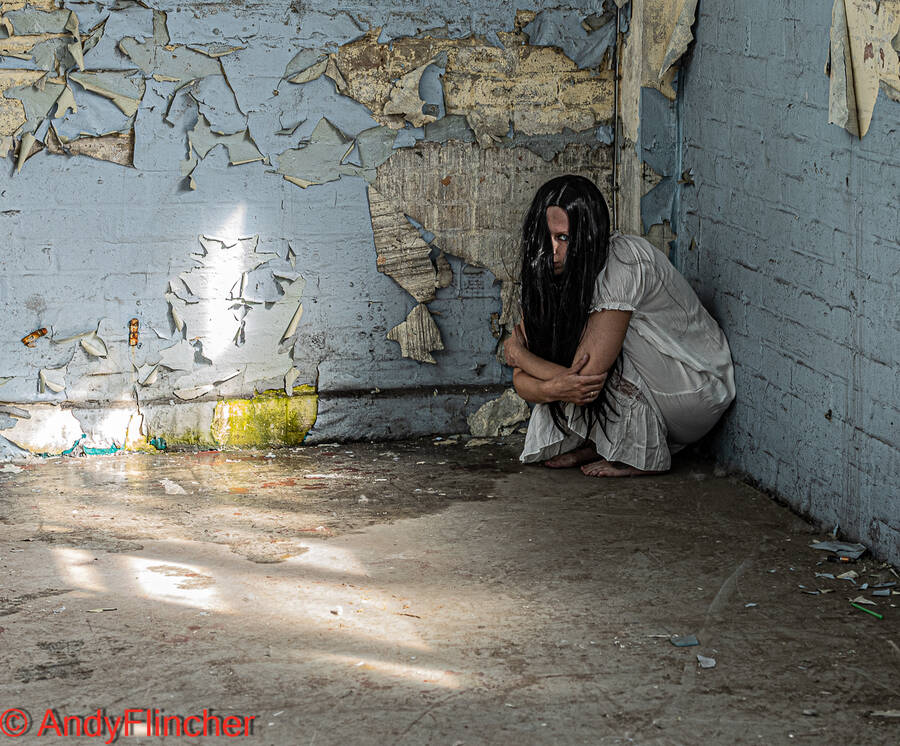 photographer Flincher acting modelling photo with @Vampire_princess
