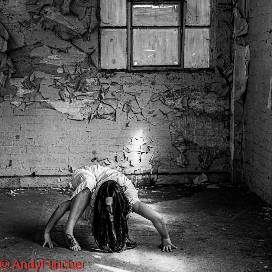 photographer Flincher acting modelling photo with @Vampire_princess