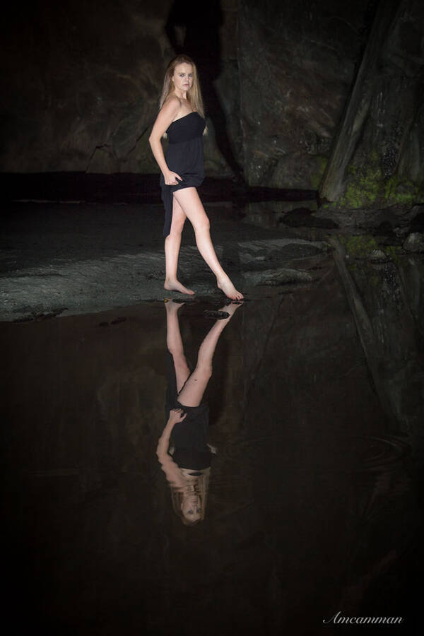 photographer PCD is Amcamman lifestyle modelling photo. cave pool.