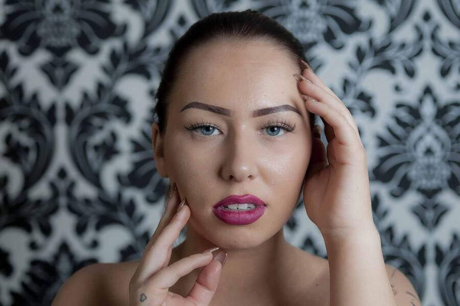 model AlyshaRose portrait modelling photo taken at Alysha Home taken by @PhotographerTim