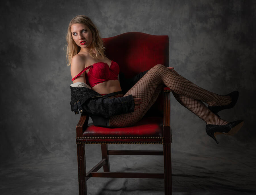 model Dawescarla boudoir modelling photo taken by @PaulW58
