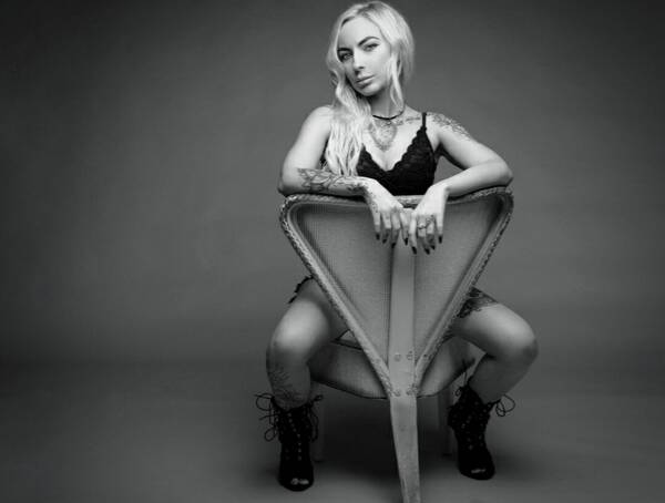 model PaulaLouiseStar portrait modelling photo taken at Studio taken by @Ralph_Gault