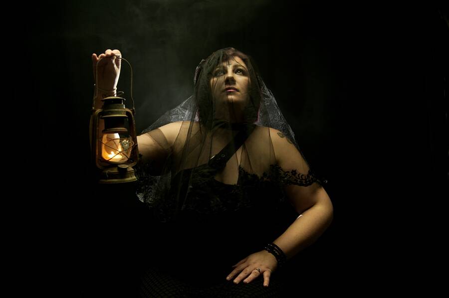 photographer Shutter Mayhem gothic modelling photo with Bec Morgan