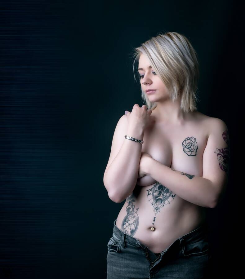 photographer Biohazard topless modelling photo