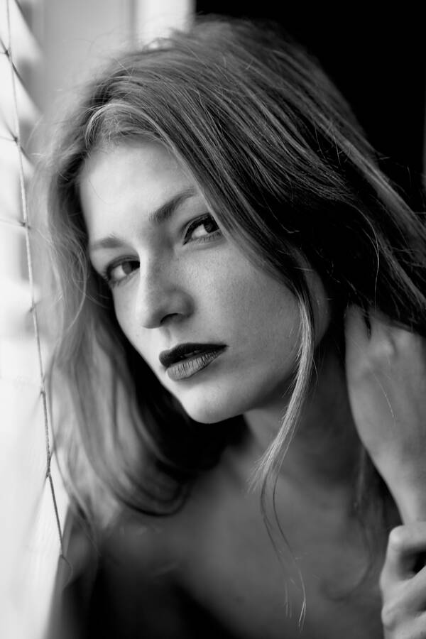 photographer Eyes4me portrait modelling photo with @MarynaSedin