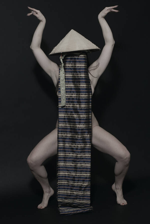 photographer MajesticPhotography studio modelling photo with Lou
