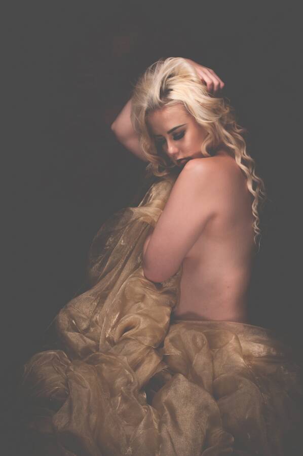 model jess mae rose nude modelling photo taken by @Adriandawes