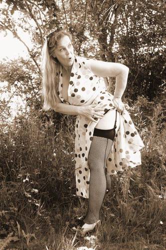 model Jessica Knight pinup modelling photo taken by @Swalsh58