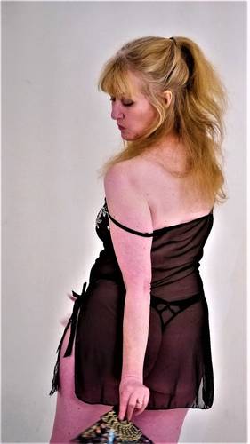 model Lanie Anne lingerie modelling photo
