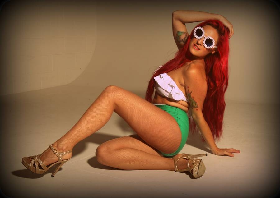 photographer Iceman vintage modelling photo taken at Hampson Street studio with @Samantha_Jayne