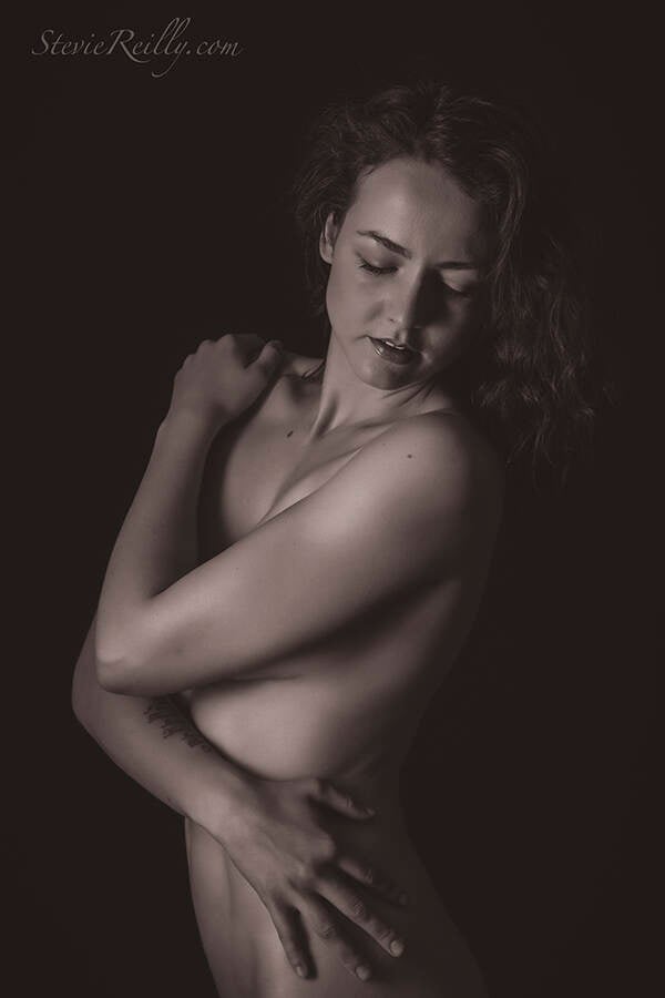 photographer Stevie Reilly nude modelling photo. miss lilu.