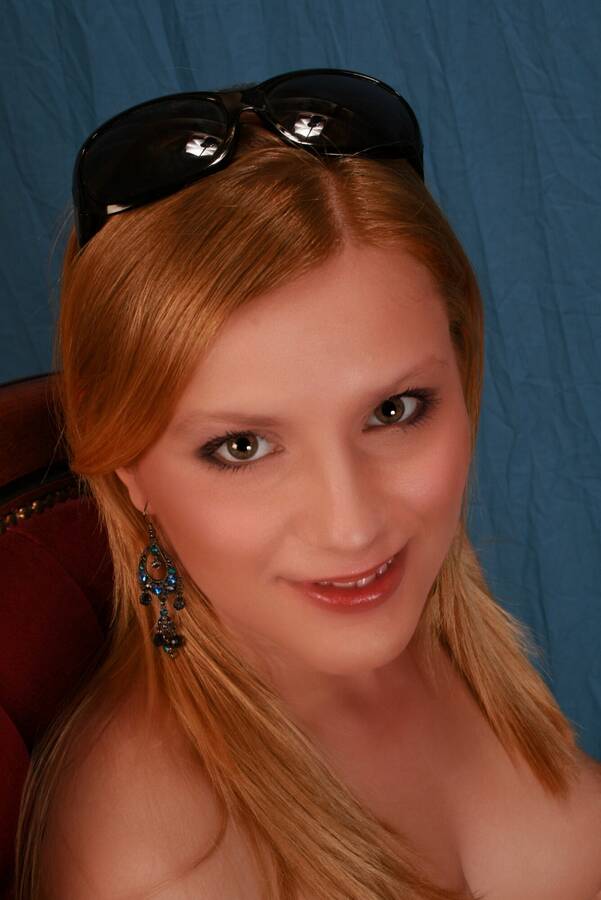 photographer photosnap52 headshot modelling photo taken at Home studio