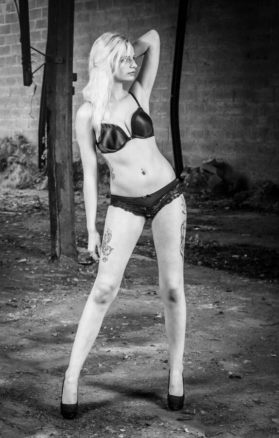 model skye lingerie modelling photo taken by @fsphoto