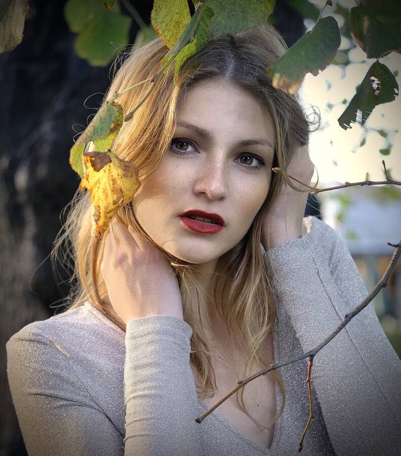 photographer Eyes4me portrait modelling photo with @MarynaSedin
