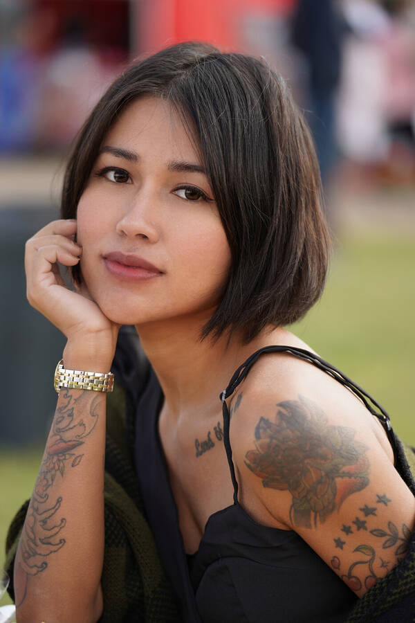 model Vee Henrina portrait modelling photo taken by @My_Family_Day_Photography