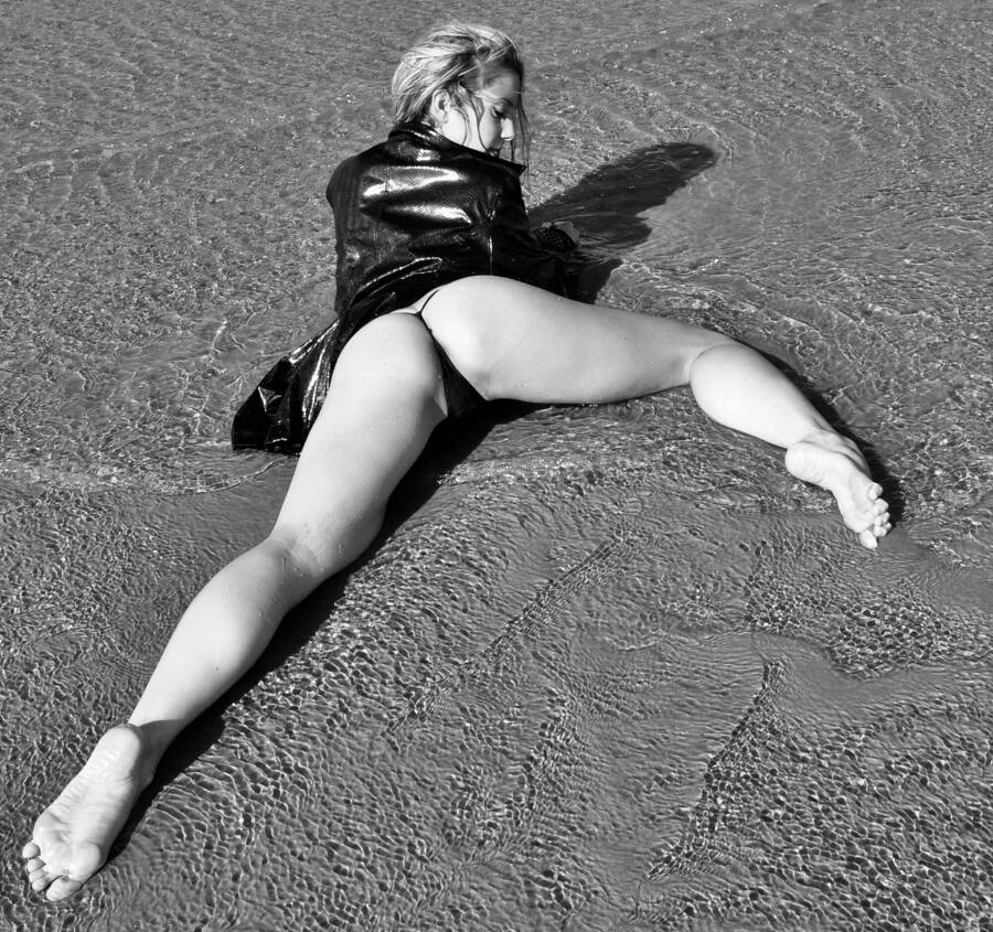 photographer Xbikerpete erotic modelling photo