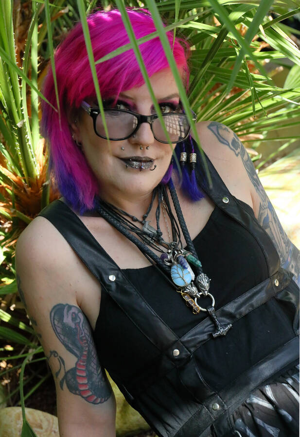 photographer PhotomanBeds gothic modelling photo with @Akeso_eclipse