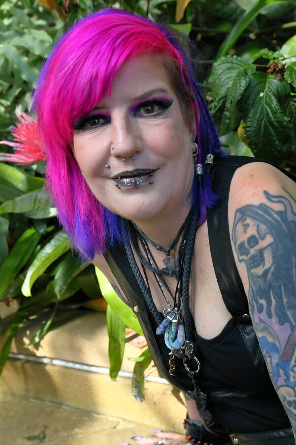 photographer PhotomanBeds gothic modelling photo with @Akeso_eclipse