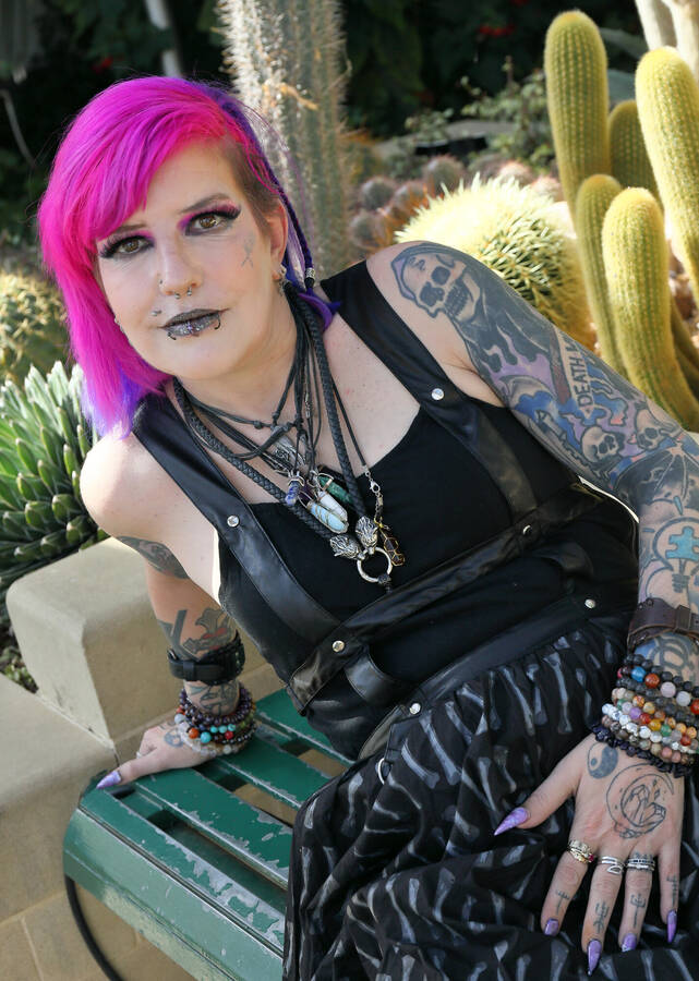 photographer PhotomanBeds gothic modelling photo with Akeso_eclip