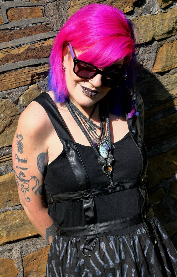 photographer PhotomanBeds gothic modelling photo with @Akeso_eclipse