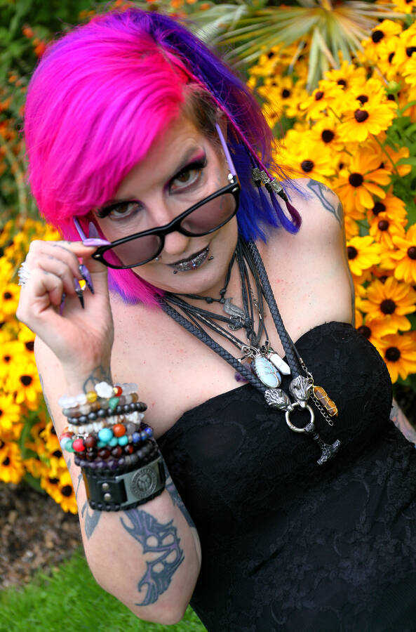 photographer PhotomanBeds gothic modelling photo with @Akeso_eclipse