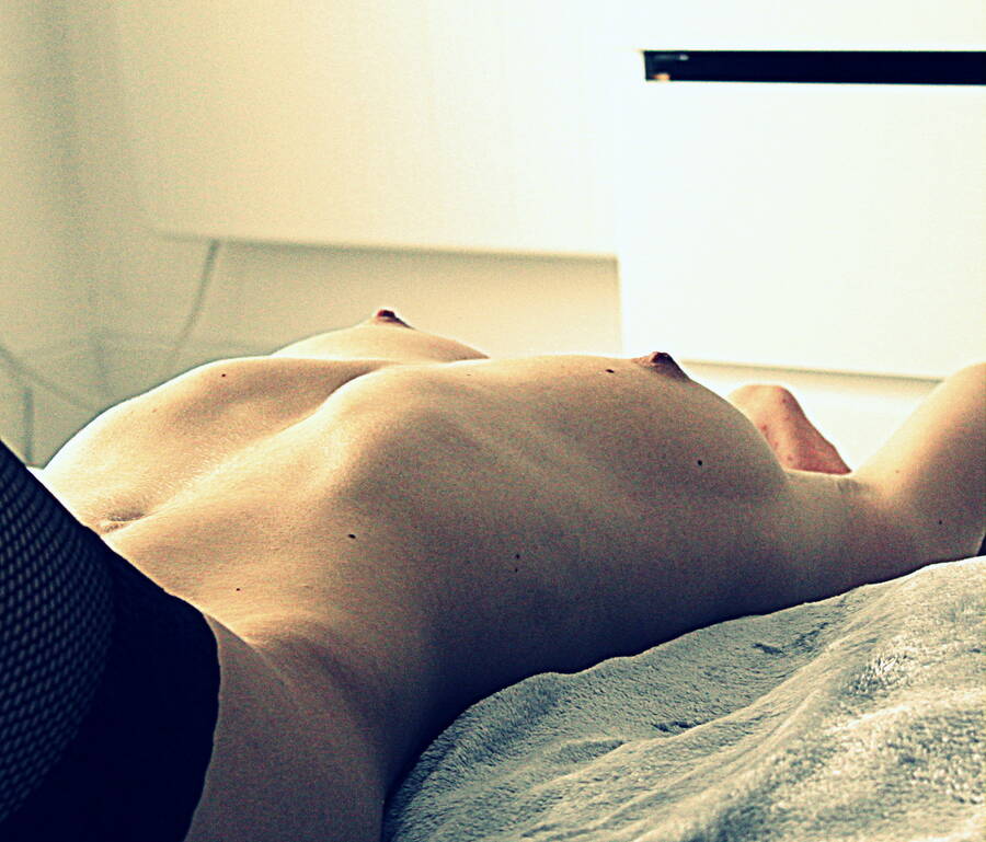 digital artist WiggliesDigitalServices boudoir modelling photo with @TheMaskedCat