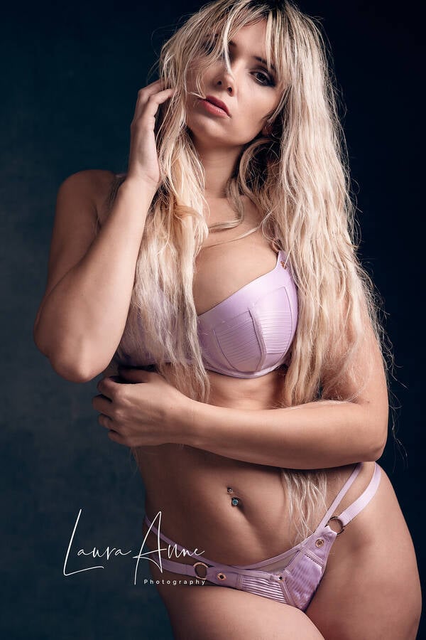 photographer lauraanne lingerie modelling photo