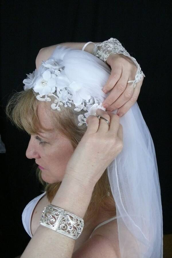 model Lanie Anne bridal head wear modelling photo