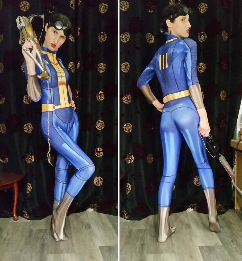 model Eleanor Burns cosplay modelling photo taken by @Persephone_Pitstop. fallout 4 style cosplay selfshot.