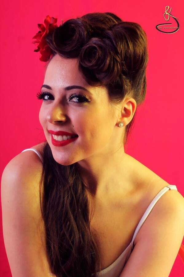 photographer J9ePix vintage modelling photo taken at Arch 3 Studio West Ham with  MissBendy