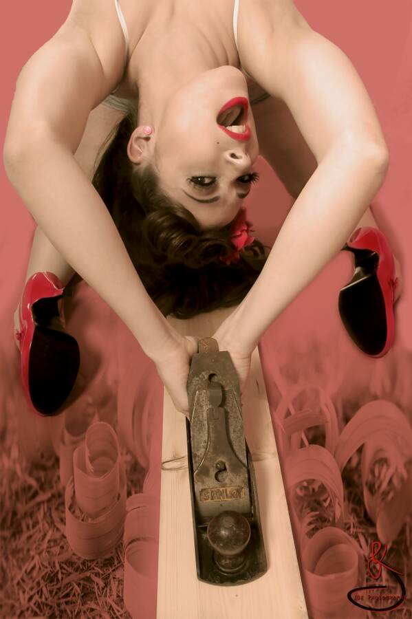 photographer J9ePix vintage modelling photo taken at West ham studios with @MissBendy