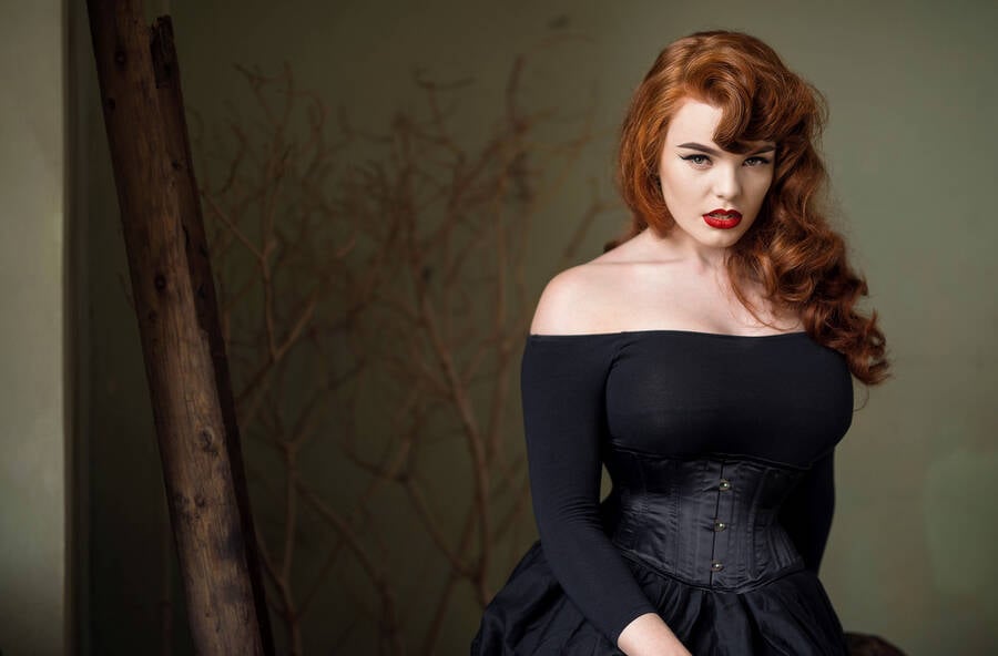 photographer Frenchy Studio editorial modelling photo with @missdeadlyred