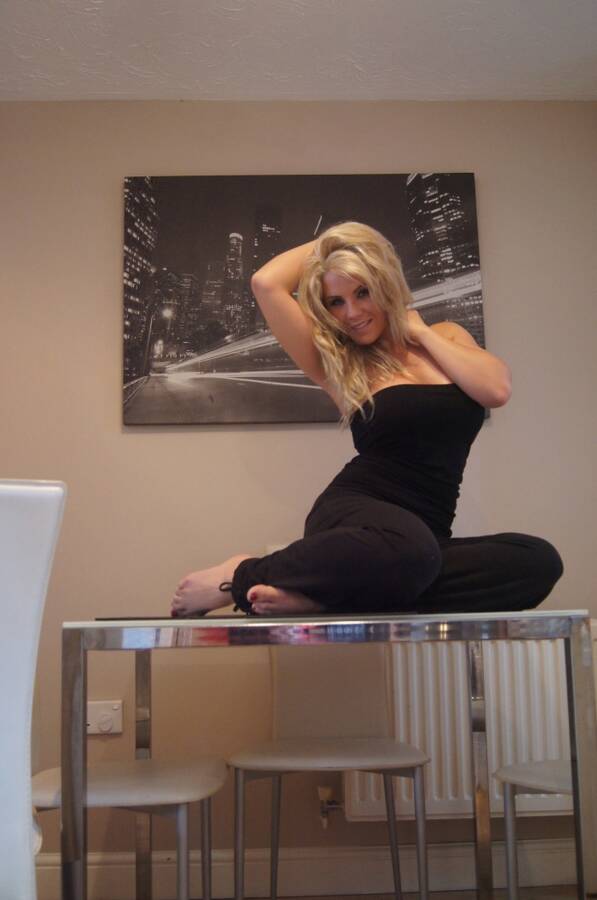 photographer Pos lifestyle modelling photo taken at Milton Keynes with Theresa Louise