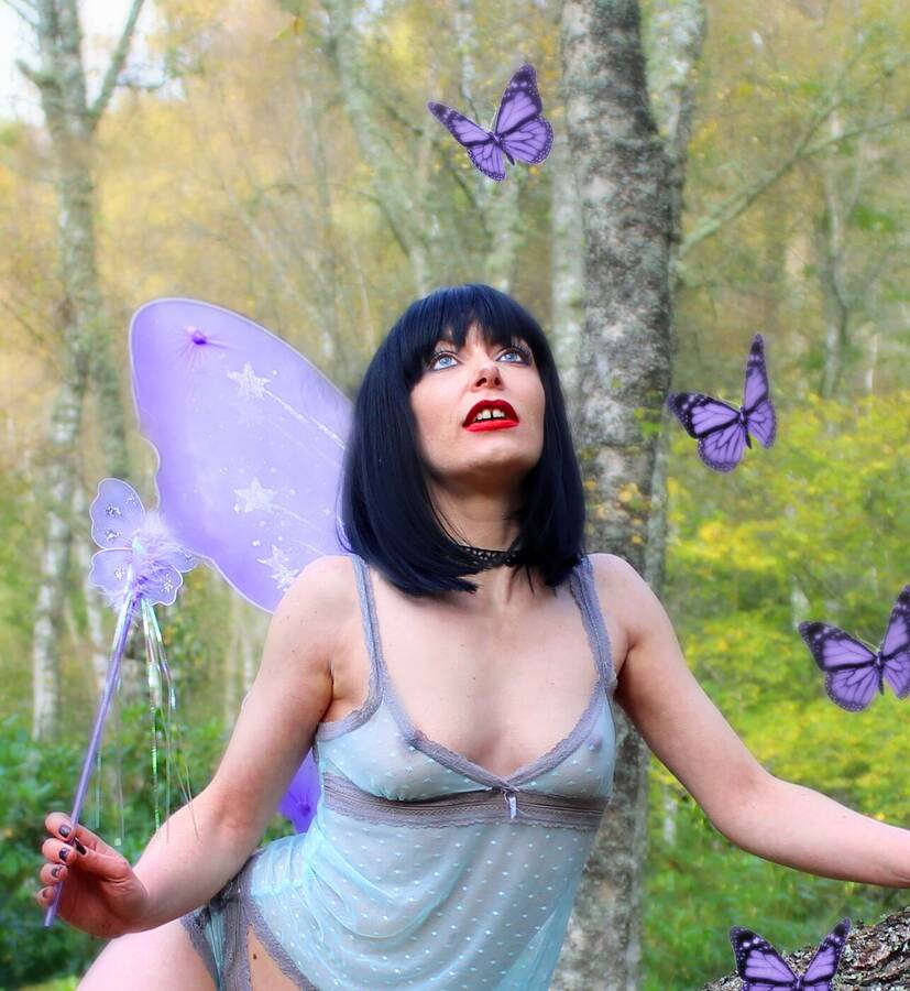 digital artist WiggliesDigitalServices butterflies modelling photo taken by @wigglybeezersforeverandeverarts . butterflies fairy woodlands .