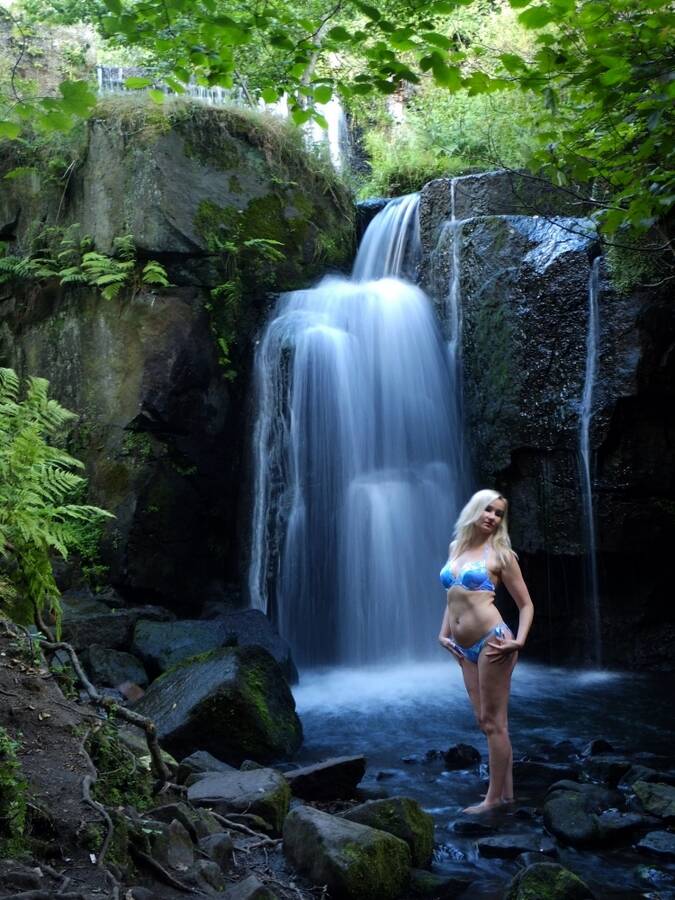model Elle Mademoiselle swimwear modelling photo taken at Matlock taken by @Steve2259