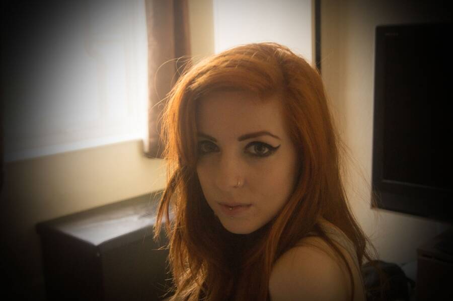 photographer Pos headshot modelling photo taken at Models bedroom with @Rosadela92
