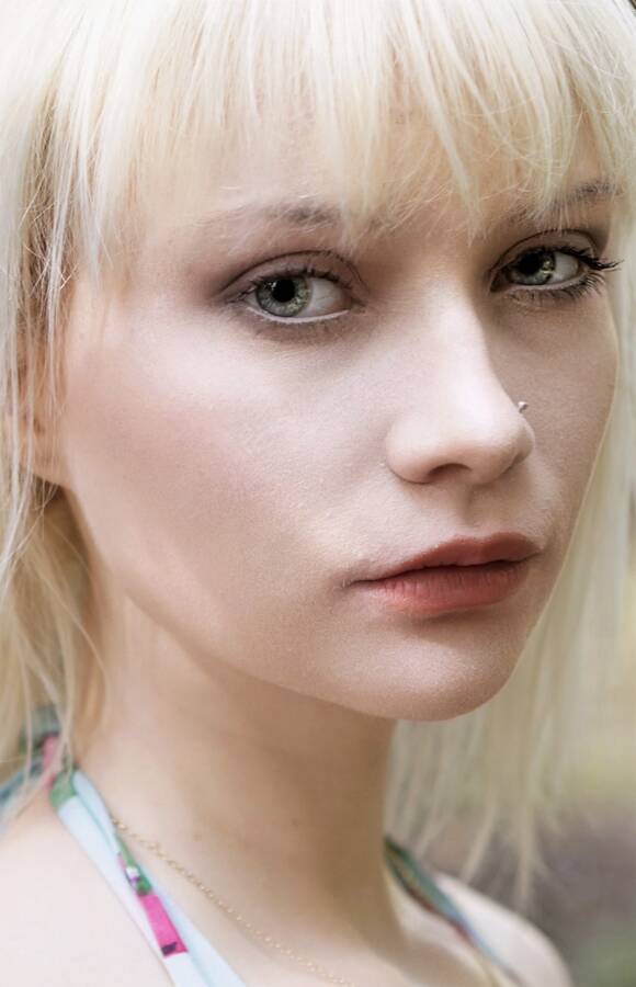 photographer Stenning headshot modelling photo with @jesslouiseaylxn