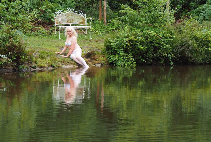 studio Rosewood Farm lingerie modelling photo