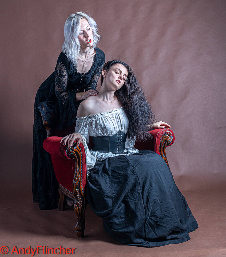 photographer Flincher cosplay modelling photo with @Vampire_princess/@Rachyy