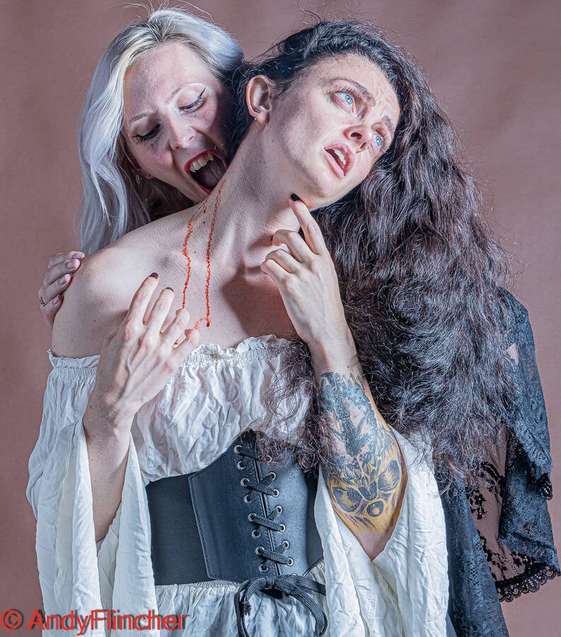 photographer Flincher cosplay modelling photo with @Vampire_princess/@Rachyy