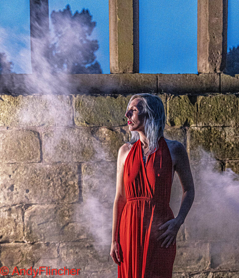 photographer Flincher theme modelling photo with @Vampire_princess