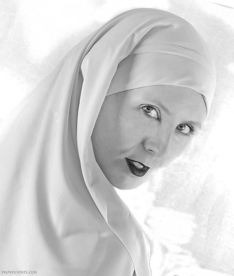 photographer Provocatrix headshot modelling photo with @Vampire_princess