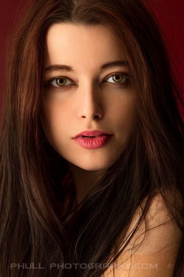 photographer Phullphotography headshot modelling photo with @HelenDiaz