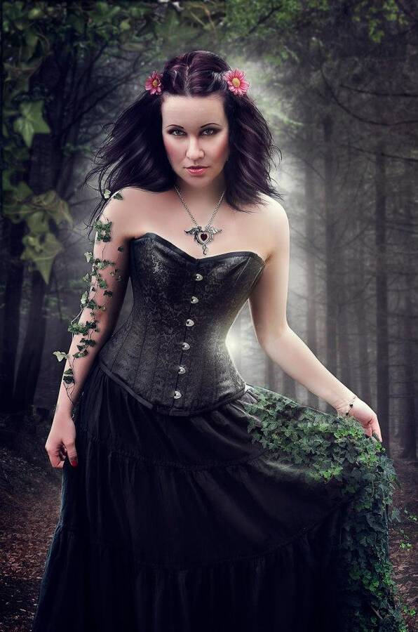 model Amy Ladygoth gothic modelling photo. photographer izzie von dizzie.