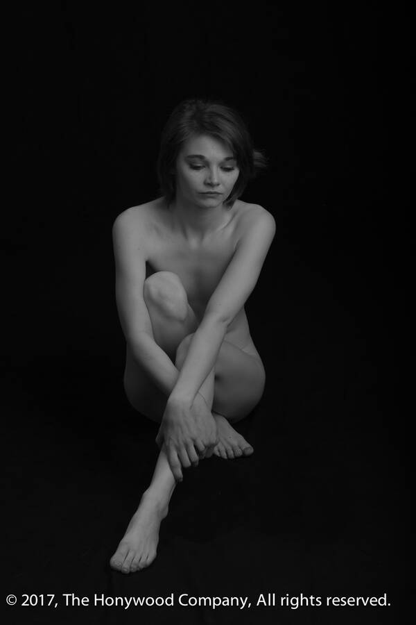 model Ellie swift implied nude modelling photo