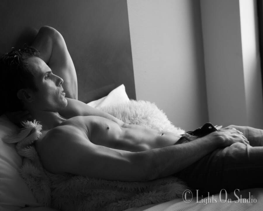 model joshhumblemodel erotic modelling photo taken by Tom Nakielski/Lights On Studio