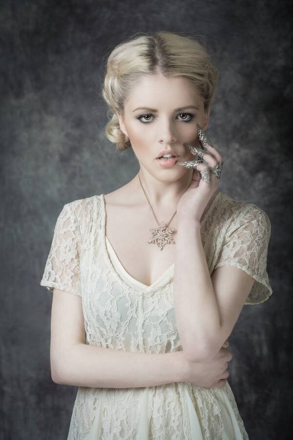 model Alice Winters portrait modelling photo taken by Basia Pawlik